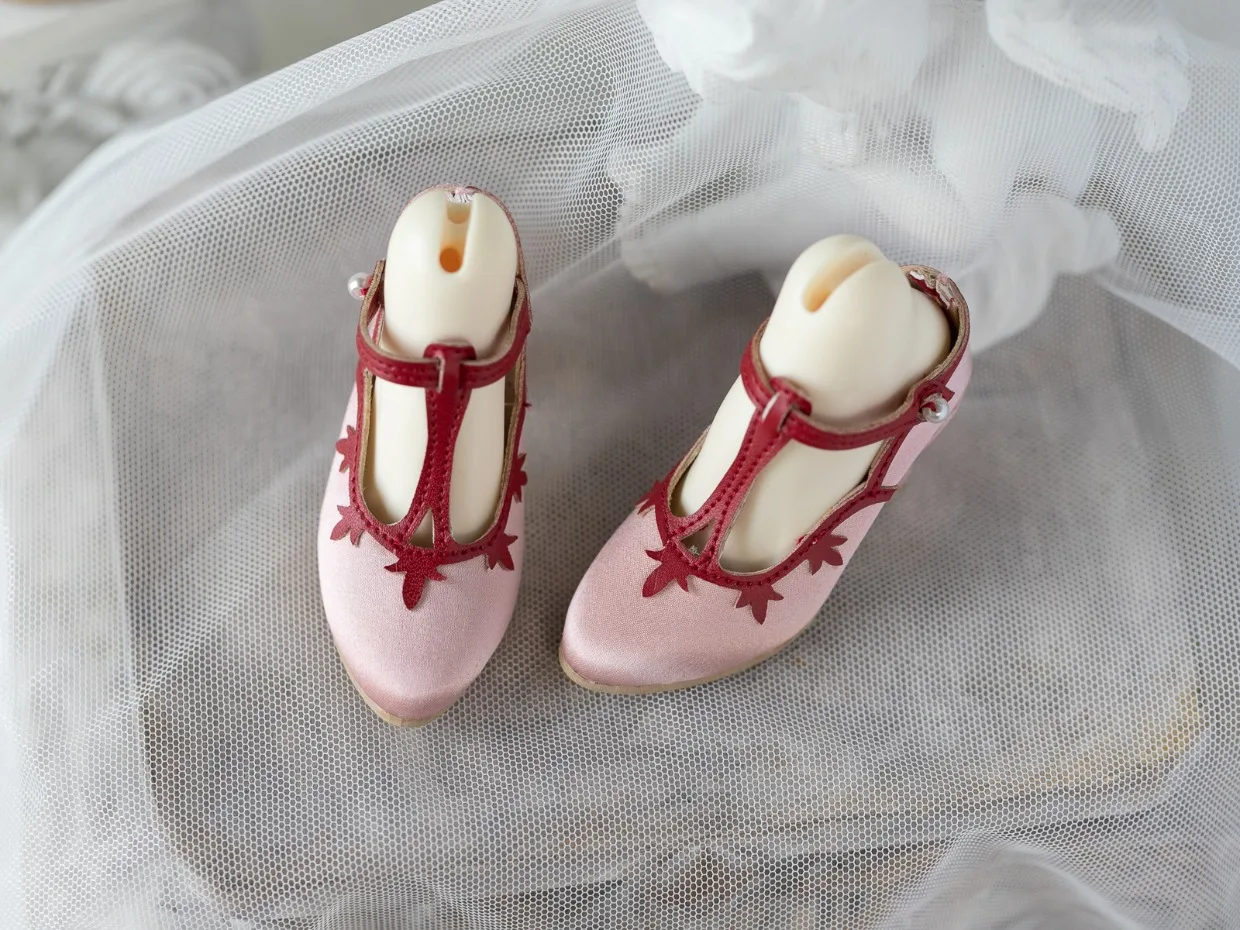 D09-P735 الأطفال اليدوية لعبة 1/3 SD10 دمية BJD/SD دمية أحذية البني الأسود الرجعية منخفضة الكعب اللؤلؤ ثونغ الأحذية 1 زوج