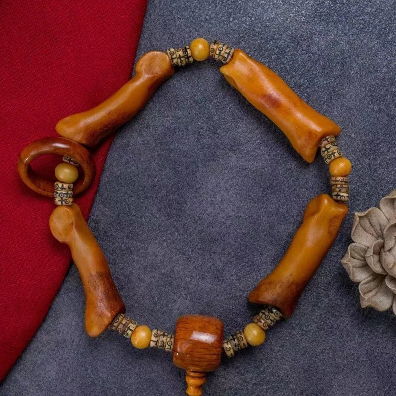 Wolf toe bone bloodstone bracelet and necklace inlaid with a three-way bloodstone pendant and a large black cloud pattern bead,