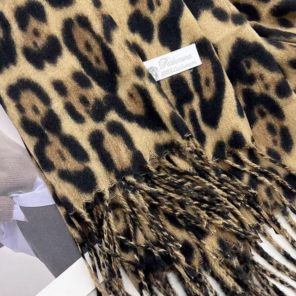 Moda leopardo borlas chal a prueba de viento Foulard grueso Pashmina Hijabs imitación Cachemira invierno bufanda cálida para mujer hombre