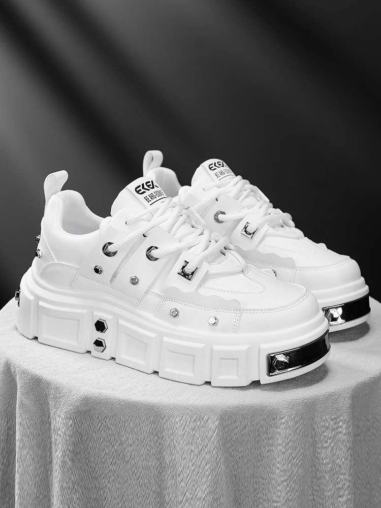 

Новое поступление, мужская модная повседневная обувь для папы, весенне-осенние роскошные дизайнерские молодежные трендовые вечерние белые кроссовки с толстой подошвой и заклепками