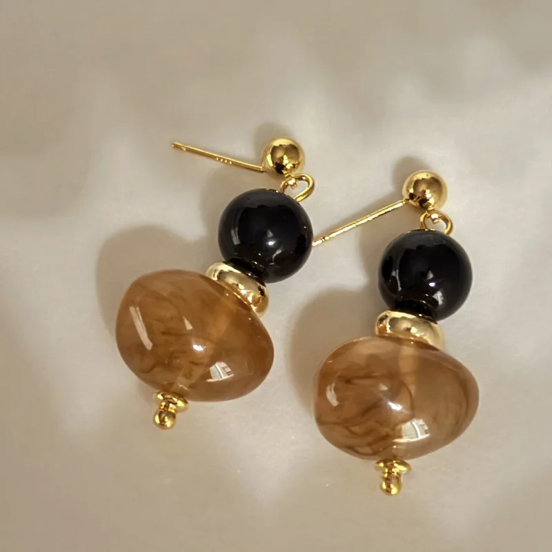 French Elegant Vintage Brown Color Unique Design Women's Earrings Suitable for Autumn Winter Fashion Accessory