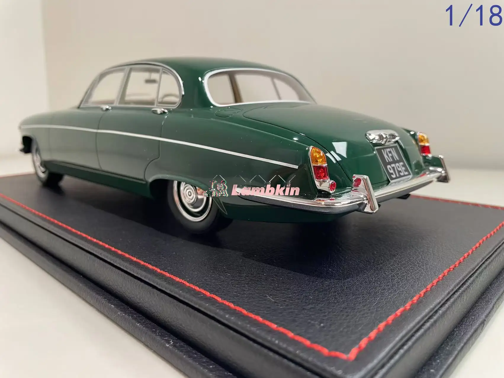 Bos 1/18 jaguar 10th Generation MK10 Limousine Model 4.2G MarkX UK Green Resin Home Static Display Car Decoration Gifts Birthday