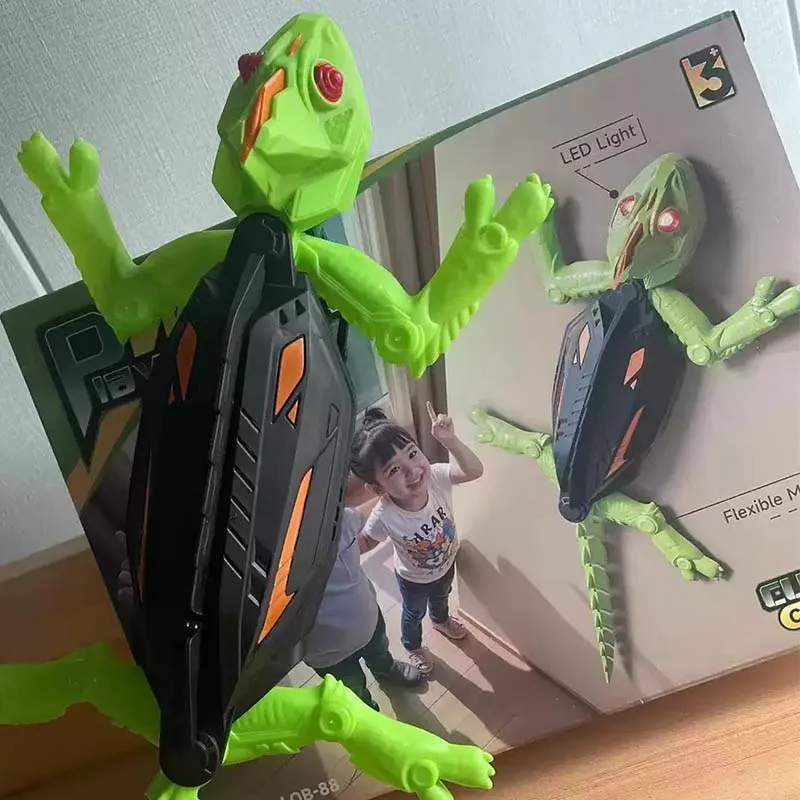 ของเล่น RC ปีนกำแพง ตุ๊กตาแมลงสาบ RC ของเล่นรีโมทคอนโทรลไฟฟ้า รถปีนกำแพงรูปสัตว์ รถกิ้งก่า ของขวัญวันเกิดสำหรับเด็ก