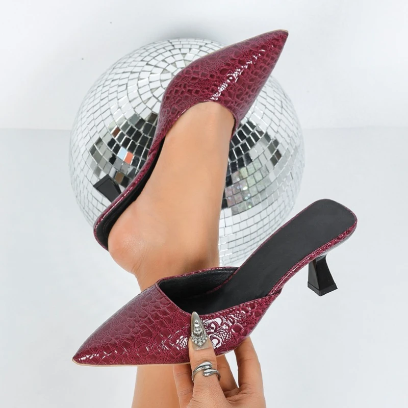 Novo retro feminino dedo do pé fechado chinelos apontou meados de salto tendência cor sólida stiletto feminino mules deslizamento-em slides chinelos femininos