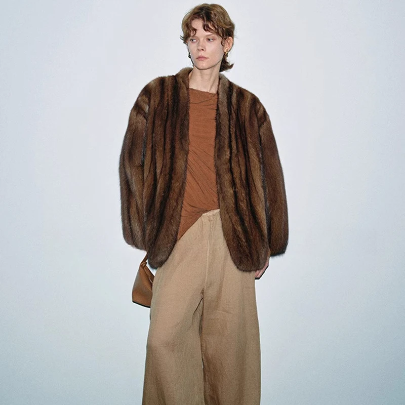 Ftangaiur Winter Damen Russian Sable Gypsophila Nerzmantel V-Ausschnitt Maßgeschneiderte Damen Luxus Medium Real Nerz Pelzmäntel