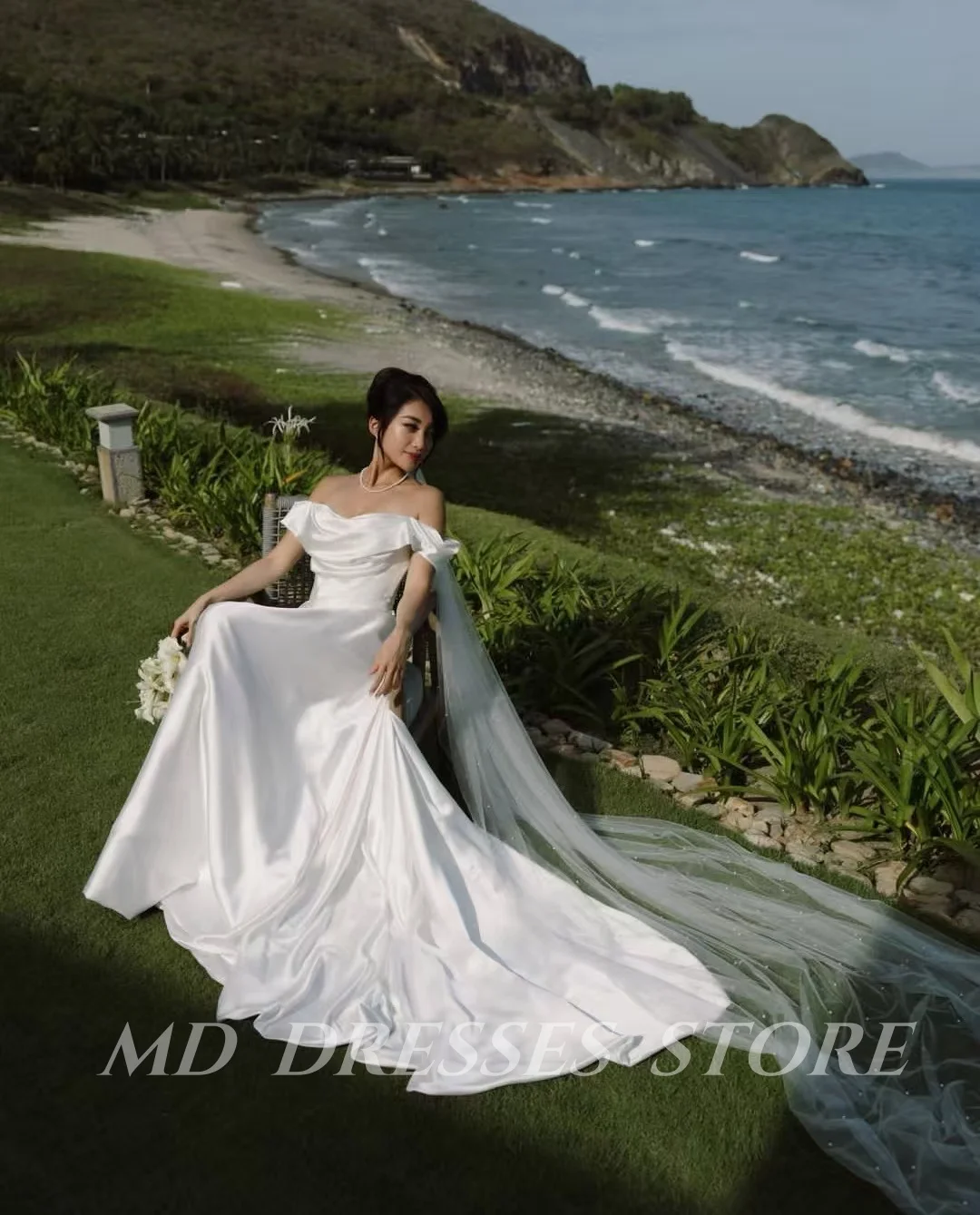 MD 2025 Abiti da sposa bianchi semplici per donna Piega in raso A-line al largo della spalla abiti da sposa Abiti da sposa personalizzati