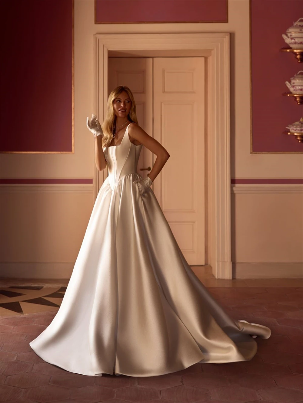 

Customized Sexy White Satin Wedding Dress Formal Square Collar Sleeveless Robe de mariée Boho A-Line Court Train Bridal Gowns