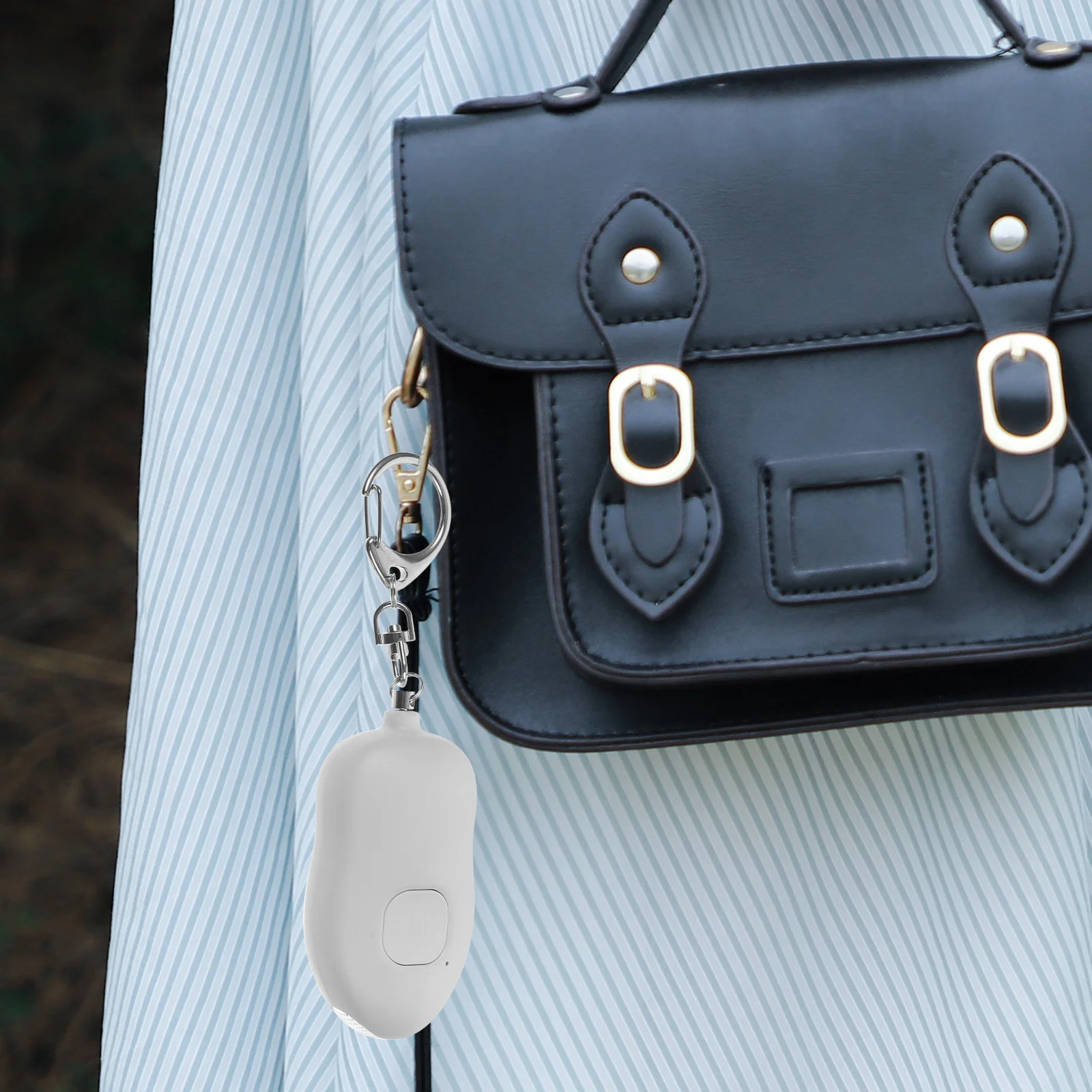 

1pc Anti Wolf Alarm Flashlight 130Db Loud Sound Led Light Personal Security Alert Keychain Safety Device For Women Joggers