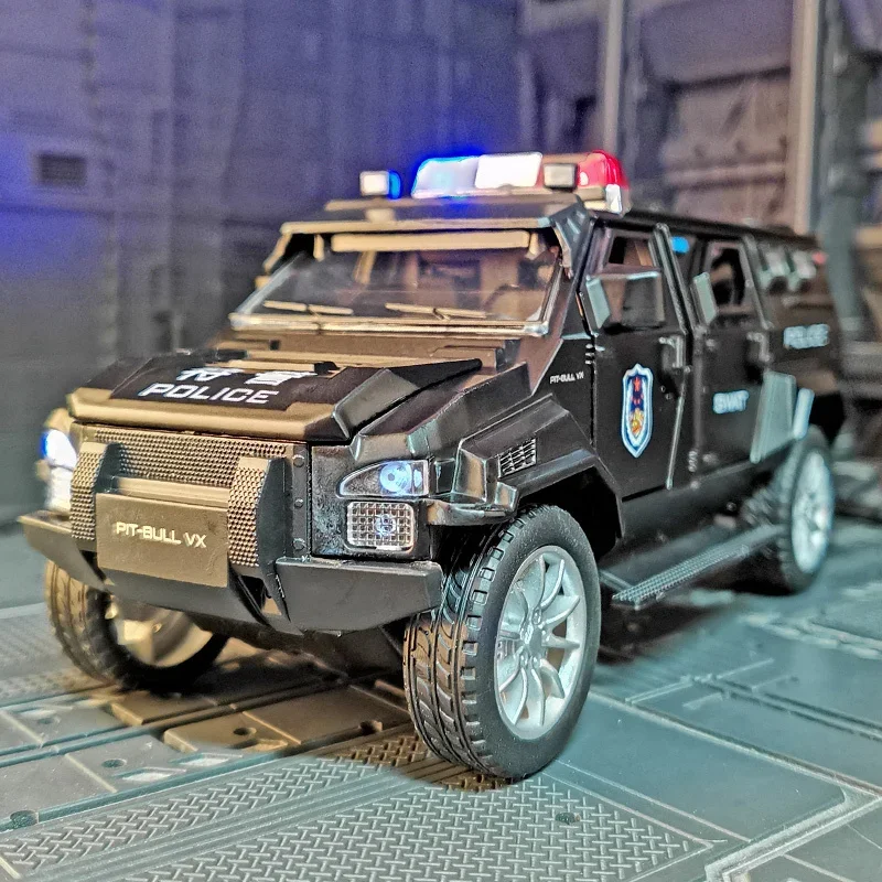 1:24 Jeeps Alloy Modified Armored Car Truck Model Diecast Toy Off-road Vehicles Metal Police Explosion Proof Car Model Gitf