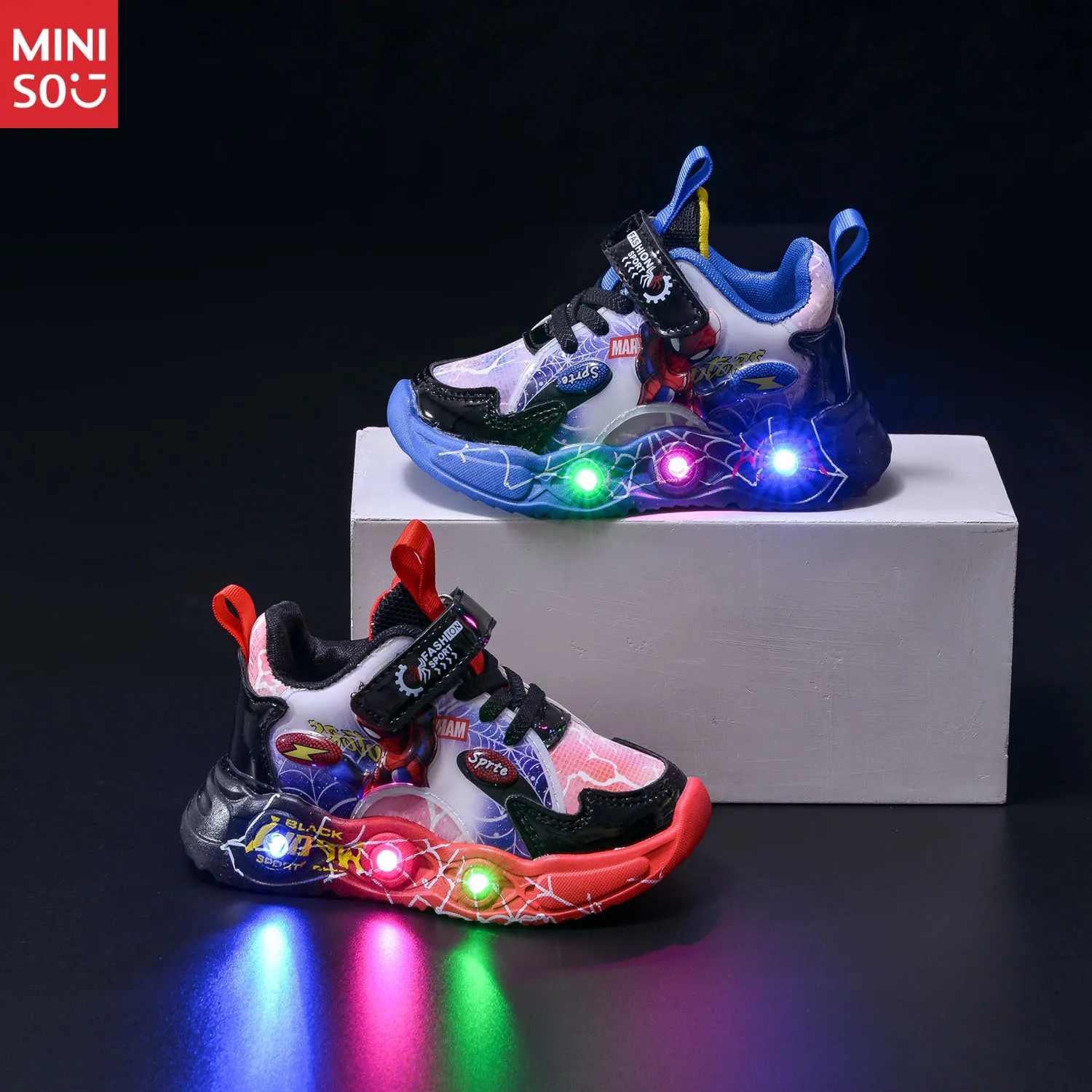 أحذية رياضية مينيسو 2025 للأطفال لربيع الخريف، أحذية جلدية بمستشعر حركة LED سبايدر مان للأولاد