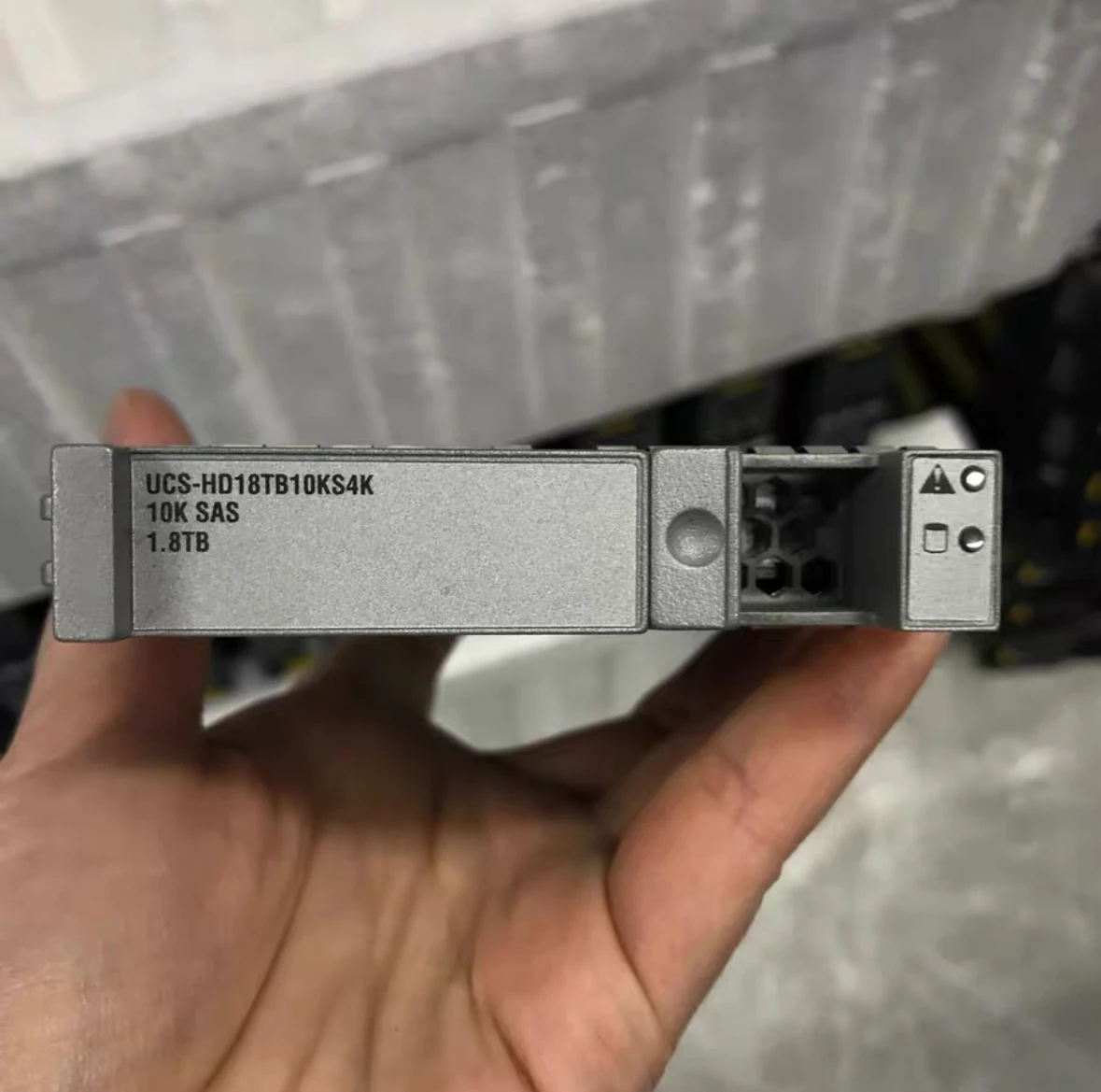 

Для серверного жесткого диска UCS-HD18TB10KS4K 58-100141-01 1,8T 10K 12Gb SAS 2,5