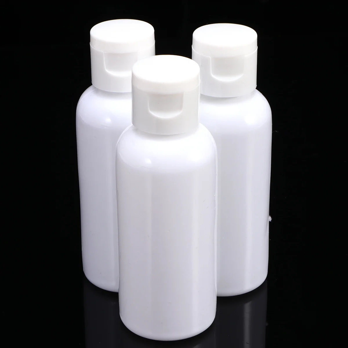 20 قطعة 60 مل زجاجات لوشن بلاستيكية أنيقة قابلة لإعادة الملء، تصميم مدمج للسفر والزيوت العطرية وجل الاستحمام باللون الأبيض