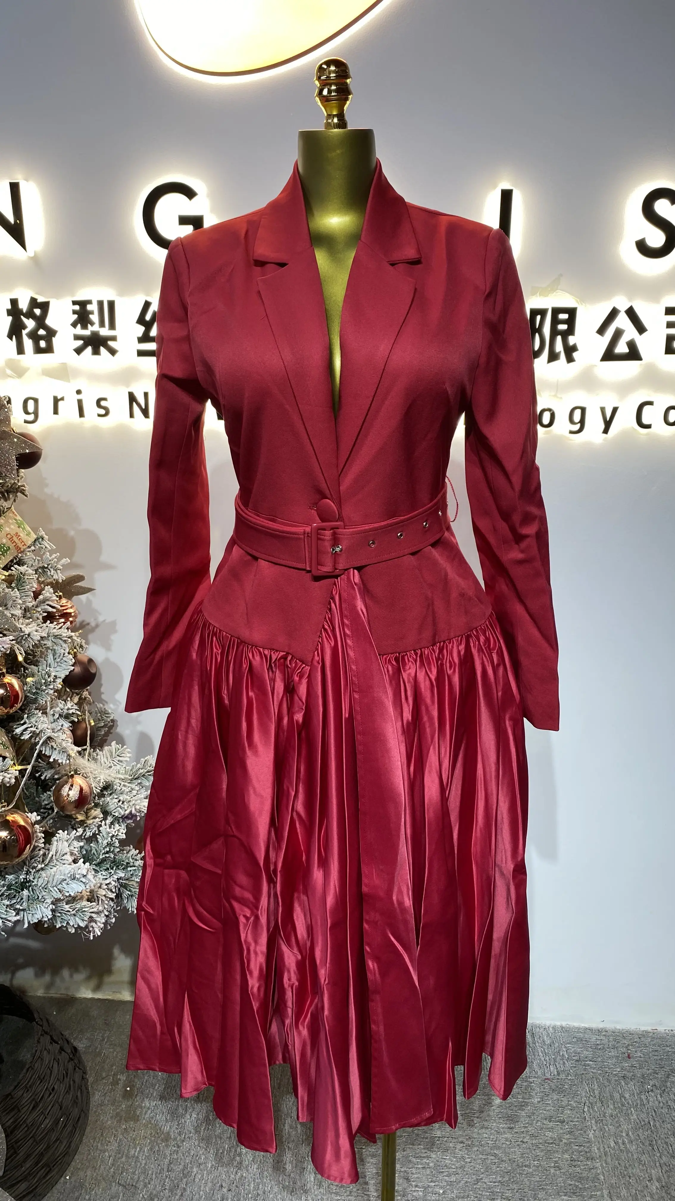 

High-quality long-sleeved V-neck button-down dress for women, Maxi red belted cardigan evening gown-GZXX202