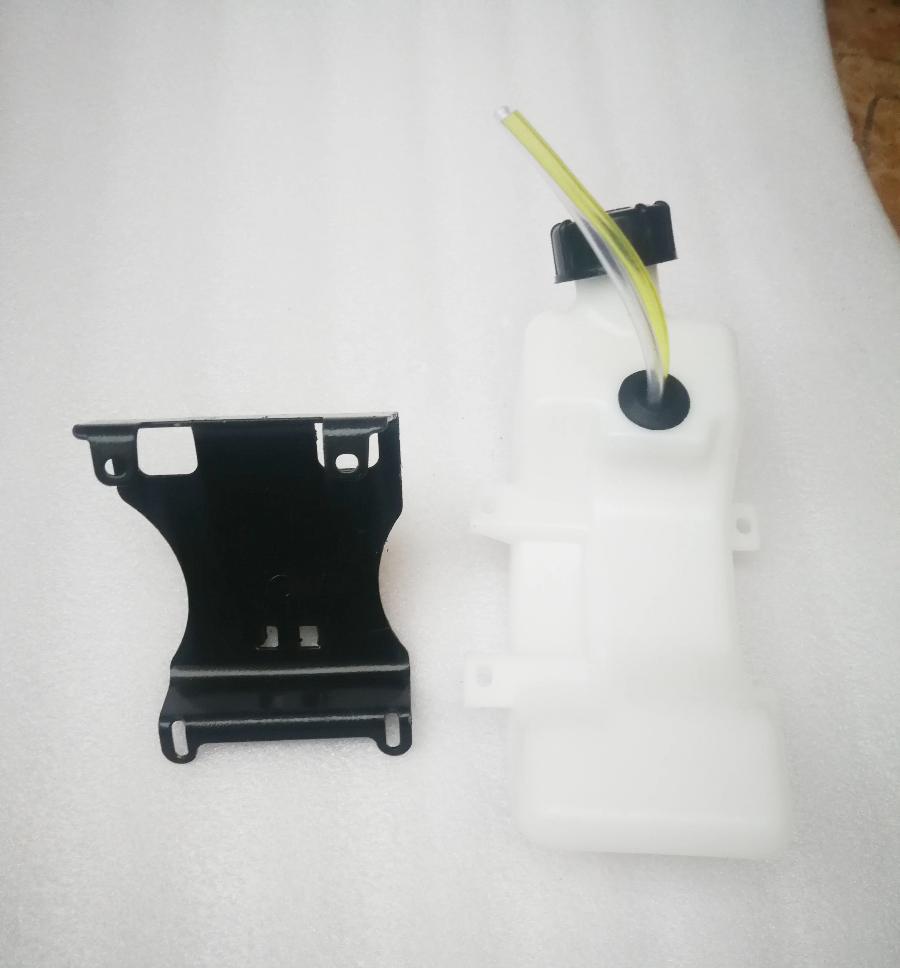 139F 4T Motor Metall Protector für Kraftstoff Tank-Mix Benzin Fall Rucksack Knapsack Tasche Sitz Zurück Bracketrest