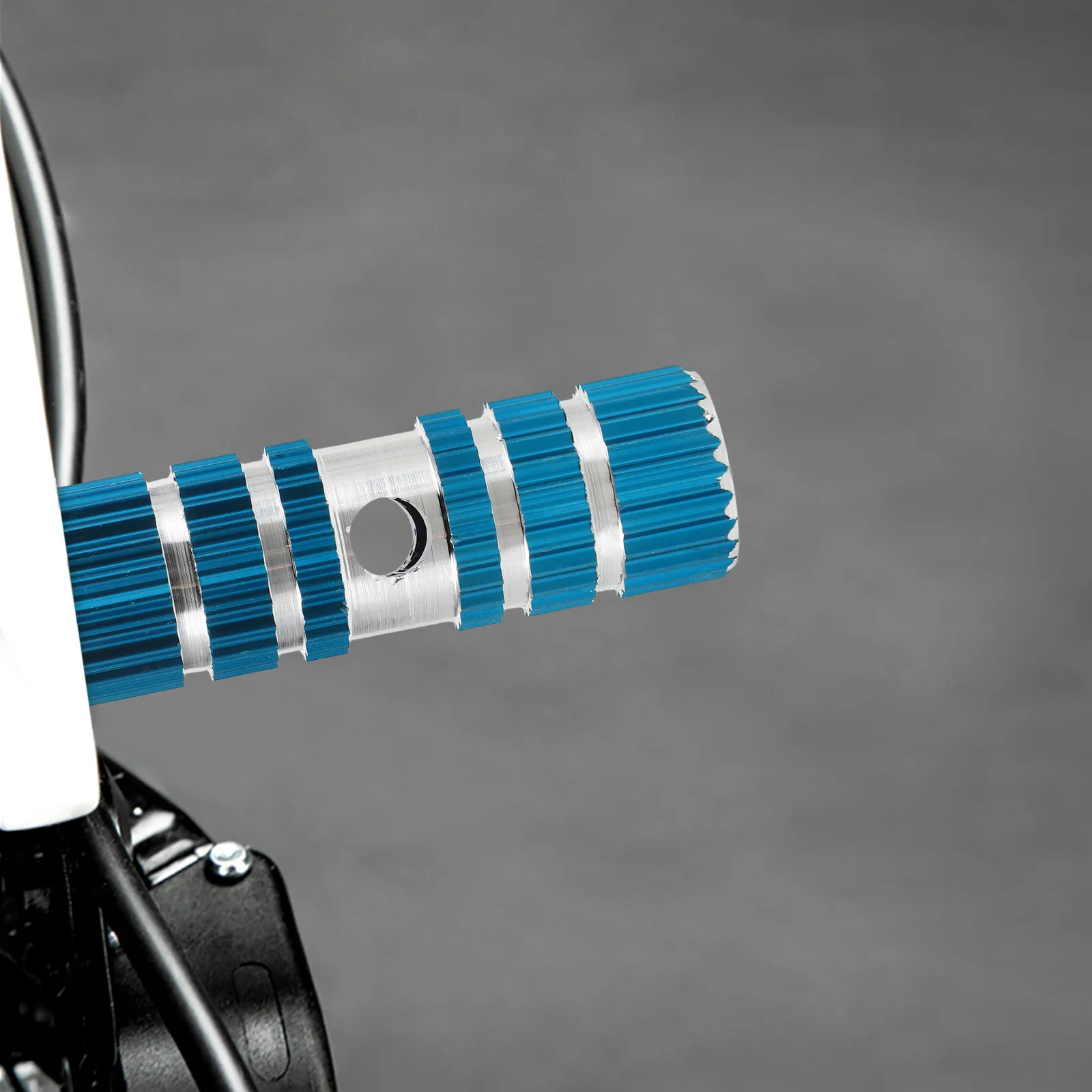 

2Pair Stunt Pedal Bike Peg Aluminum Alloy Seat Axle Quick Release High Hardness for Mountain Bike and Usual Bicycle Footpegs