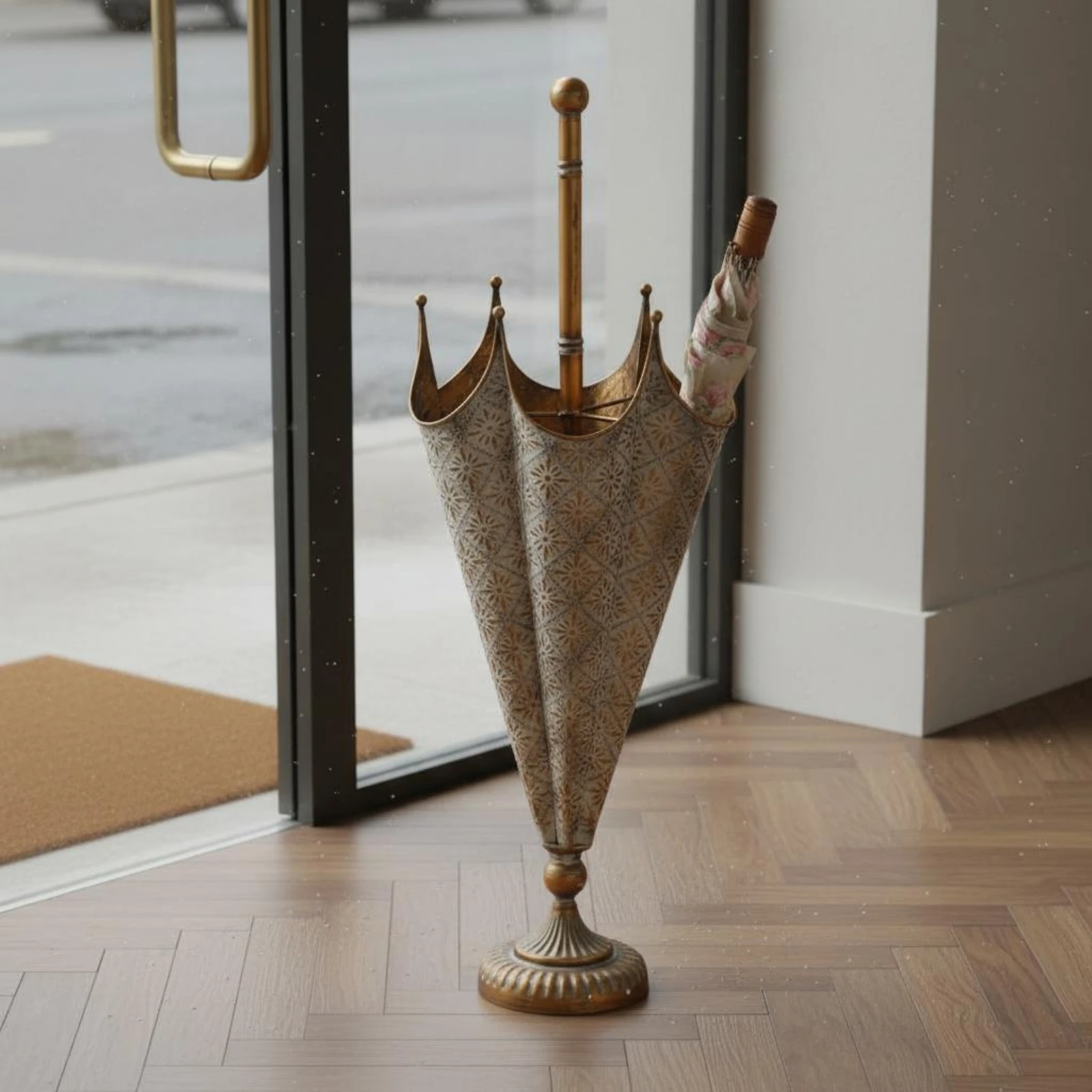 Iron Umbrella Stand Artisanal Vintage Umbrella Stand Crown-Top Stable