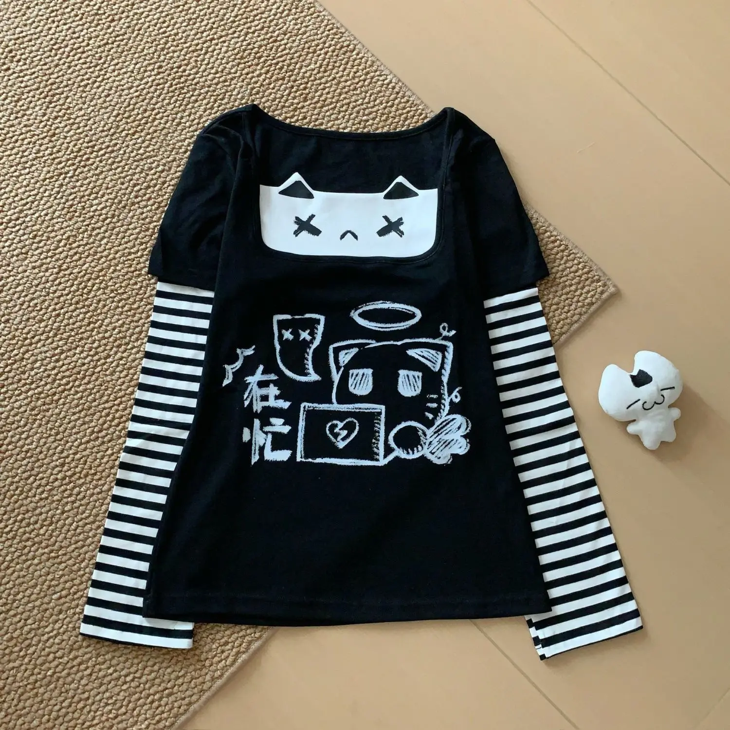 Spring and Autumn Girls' Japanese-style Otaku-style Fake Two-piece Striped Spliced Cartoon Kitten Graffiti Long-sleeve Top