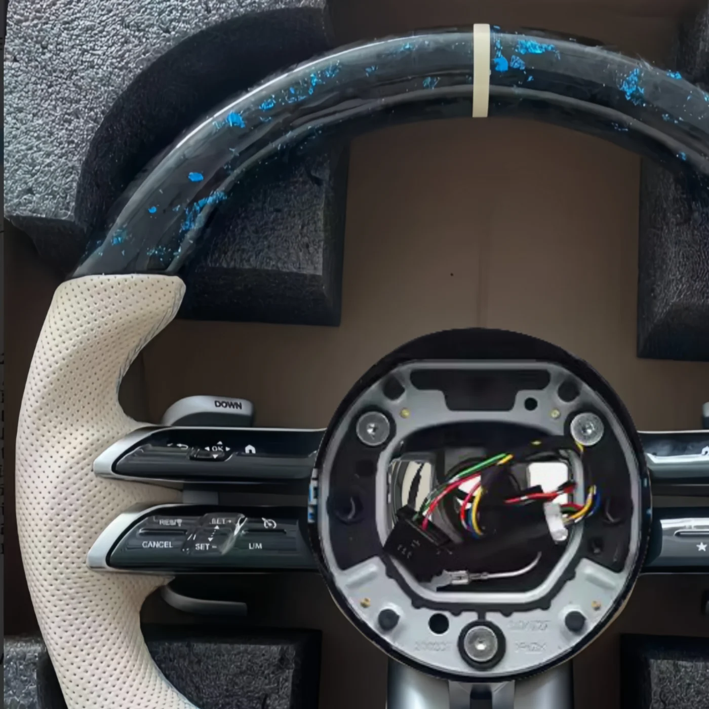 Custom Dragonfly Blue Forged Carbon Fiber High End Steering Wheel For Mercedes W205 W213 C257 CLS C190 W46117 W166 W177 W213 view 2