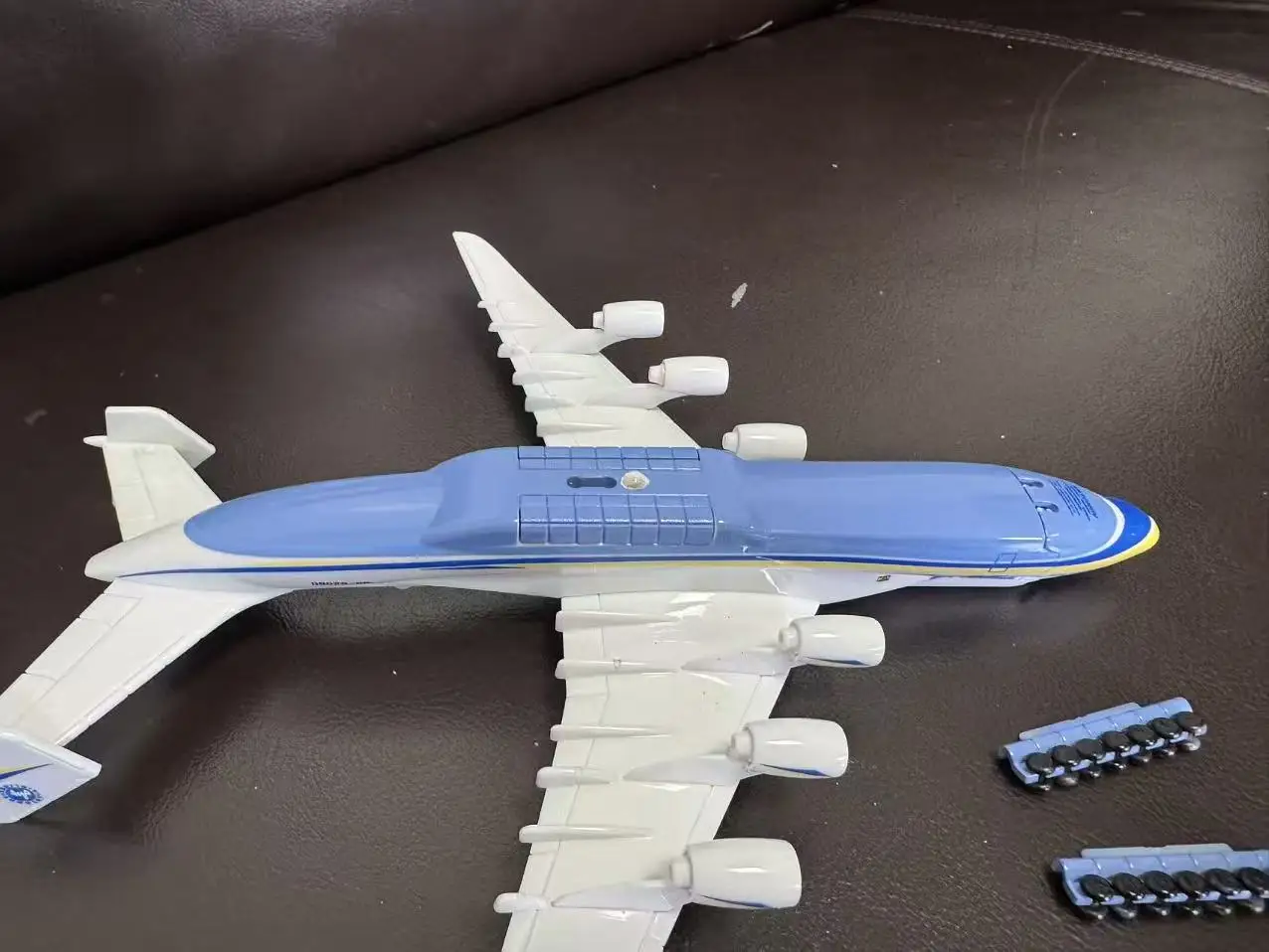 20cm ウクライナ アントノフ AN225 ムリーヤ輸送機 モデル 1/400スケール 金属製レプリカ 航空機 車内開閉可能 車輪可動