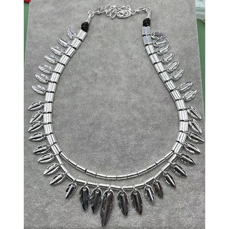 

2023 European and American New Popular Creative Design, High Quality Exquisite Leaf Necklace, Women's Holiday Jewelry Gifts