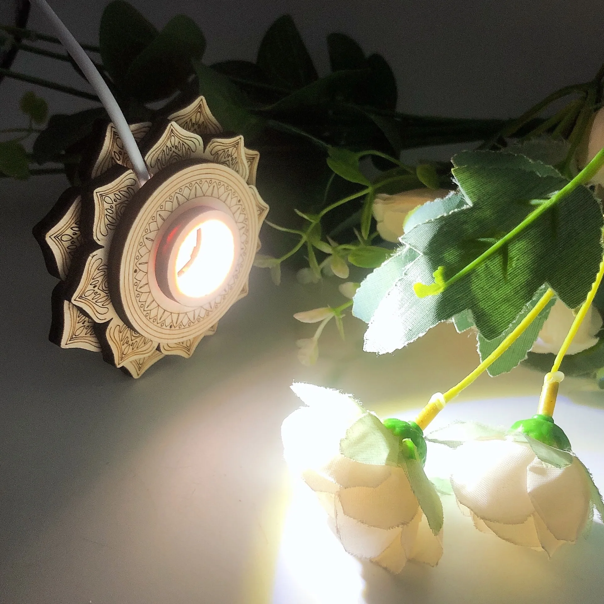 Lampka nocna Lotus Tower Drewniana bransoletka Kula Stojak Uchwyt LED 3D Kryształowa kula Podstawa Home Decor