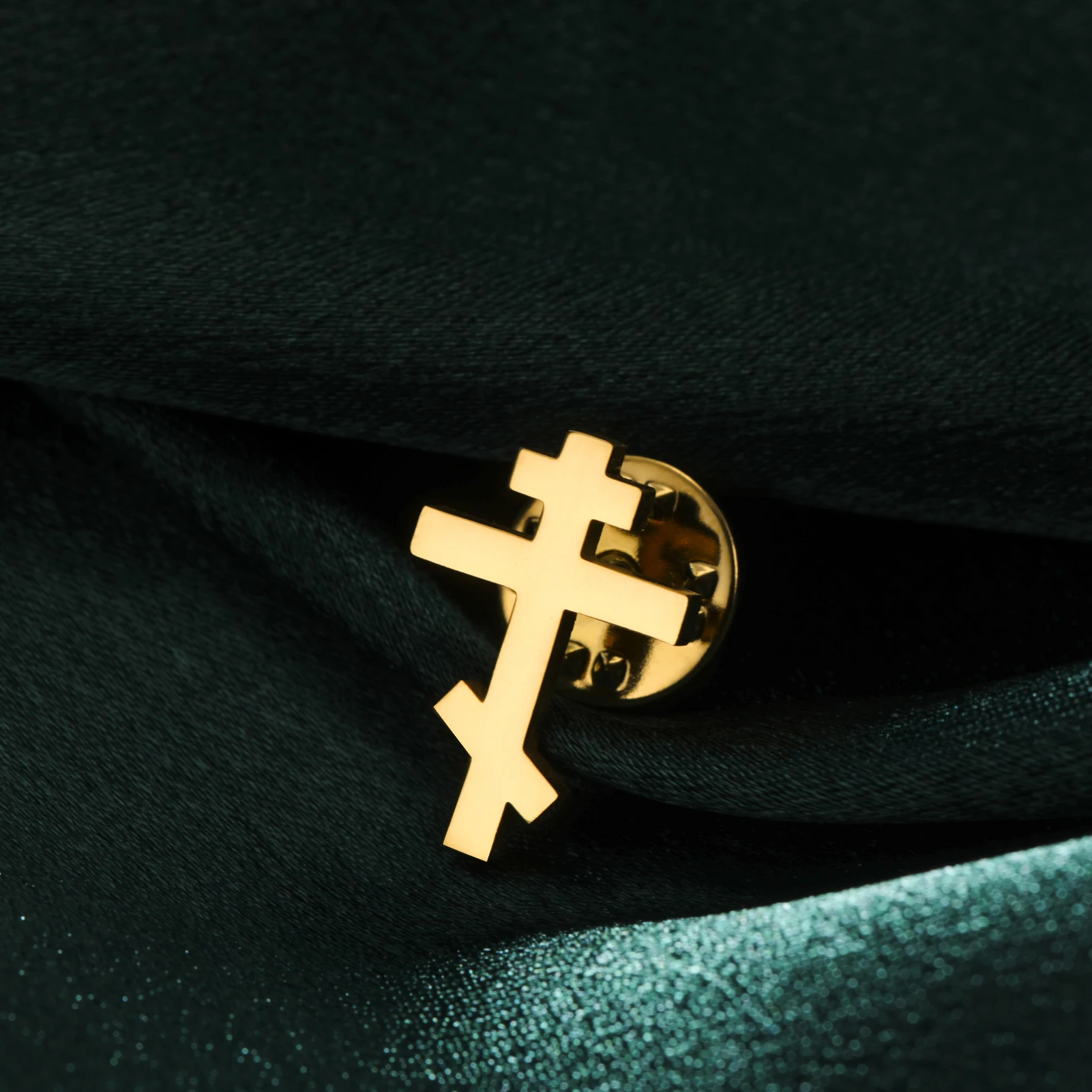 Broche en métal croix orthodoxe pour femmes et hommes, épingles à revers en acier inoxydable, symbole de catholicisme, Badge, accessoires de costume, bijoux cadeaux