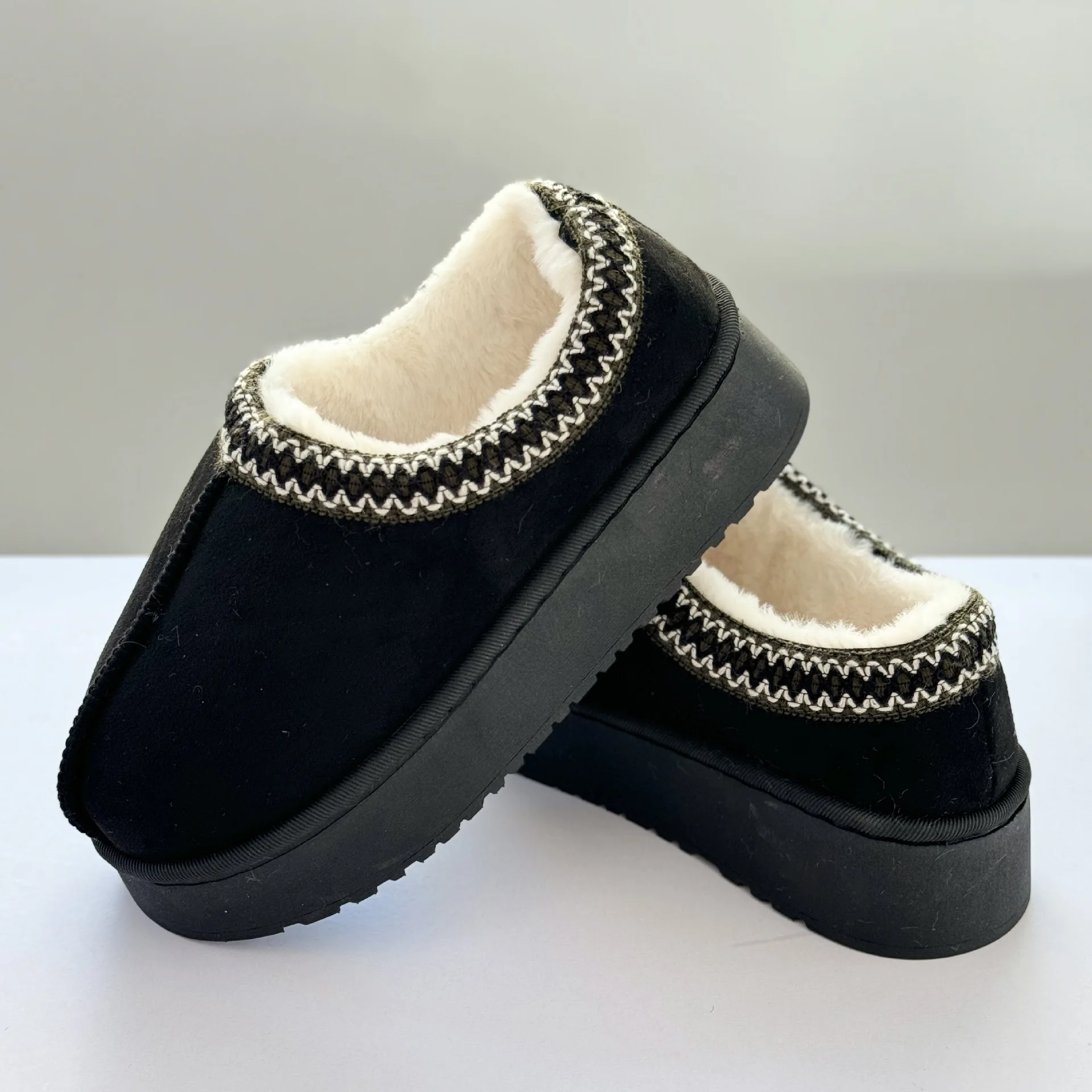 

Winter Woman Slippers Plush Interior Anti Slip Sole Thick Bottom Embroider Fashion Warm Slippers Use Indoor Outdoor Slippers