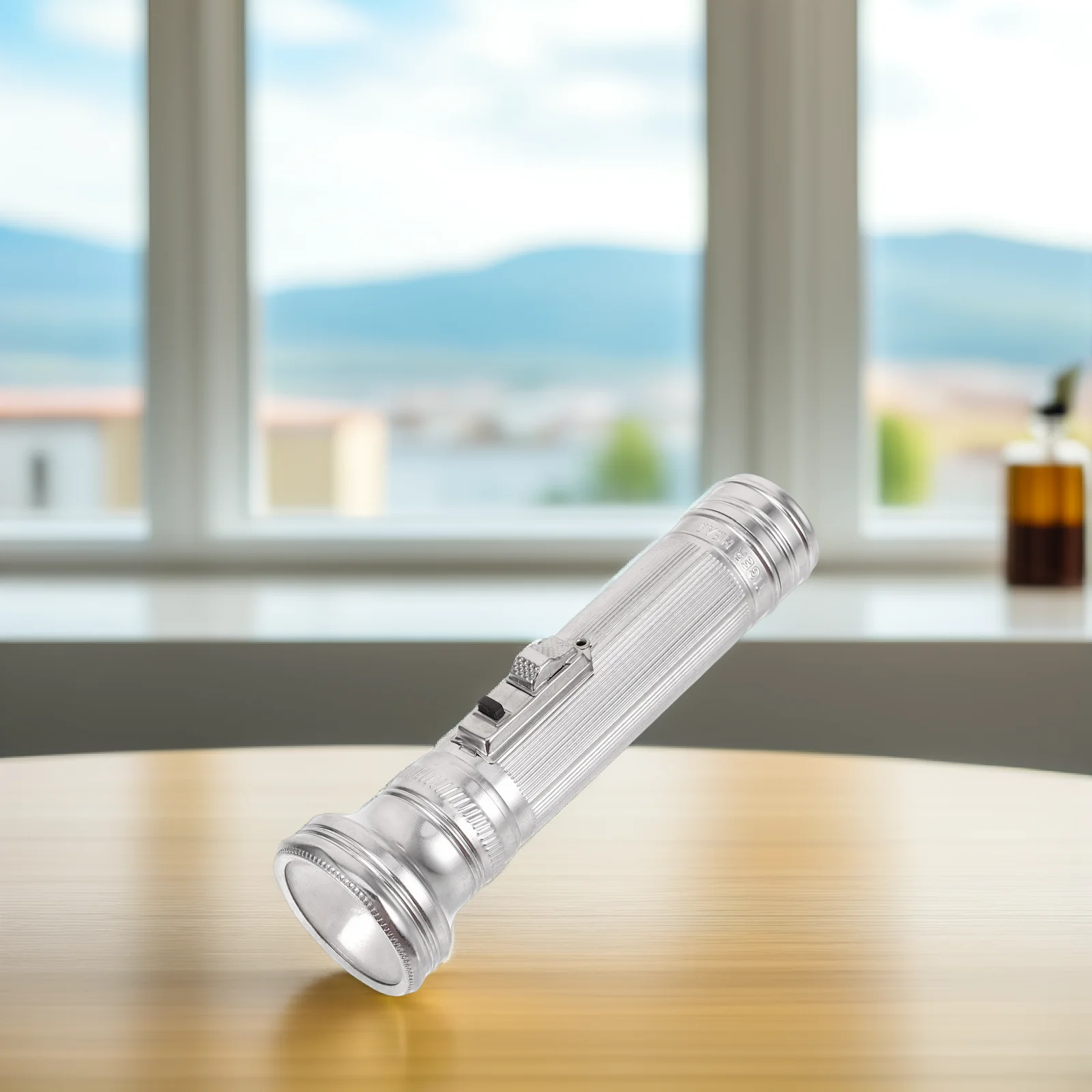 

Retro Props Flashlight 2xAA Small Metal Body 5 Bulbs Vintage Style Portable Outdoor Use Old Fashioned Flashlights