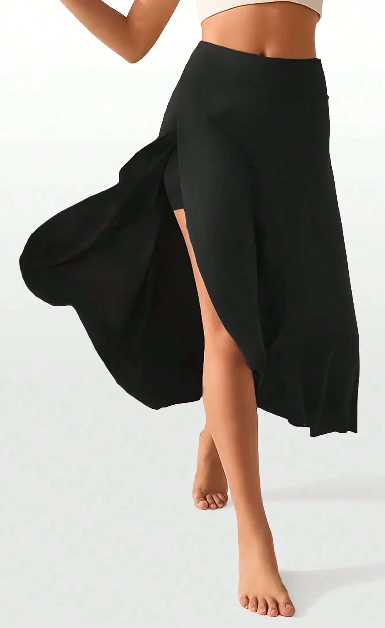 Saia esportiva dividida de cintura alta 2 en 1 feminina com bolsos internos, leve e elástica para uso ativo-casual cor sólida