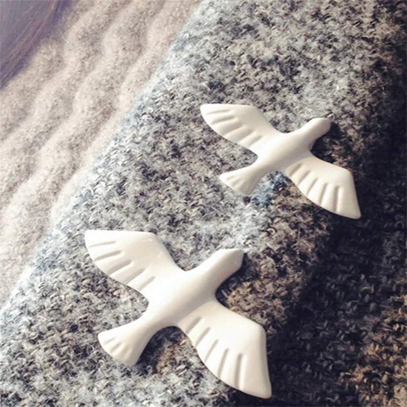 2Pcs Retro Simple White Dove Brooch Exquisite Small Animal Pins For Men Women Versatile Novelty Badge Clothing Accessories Gifts