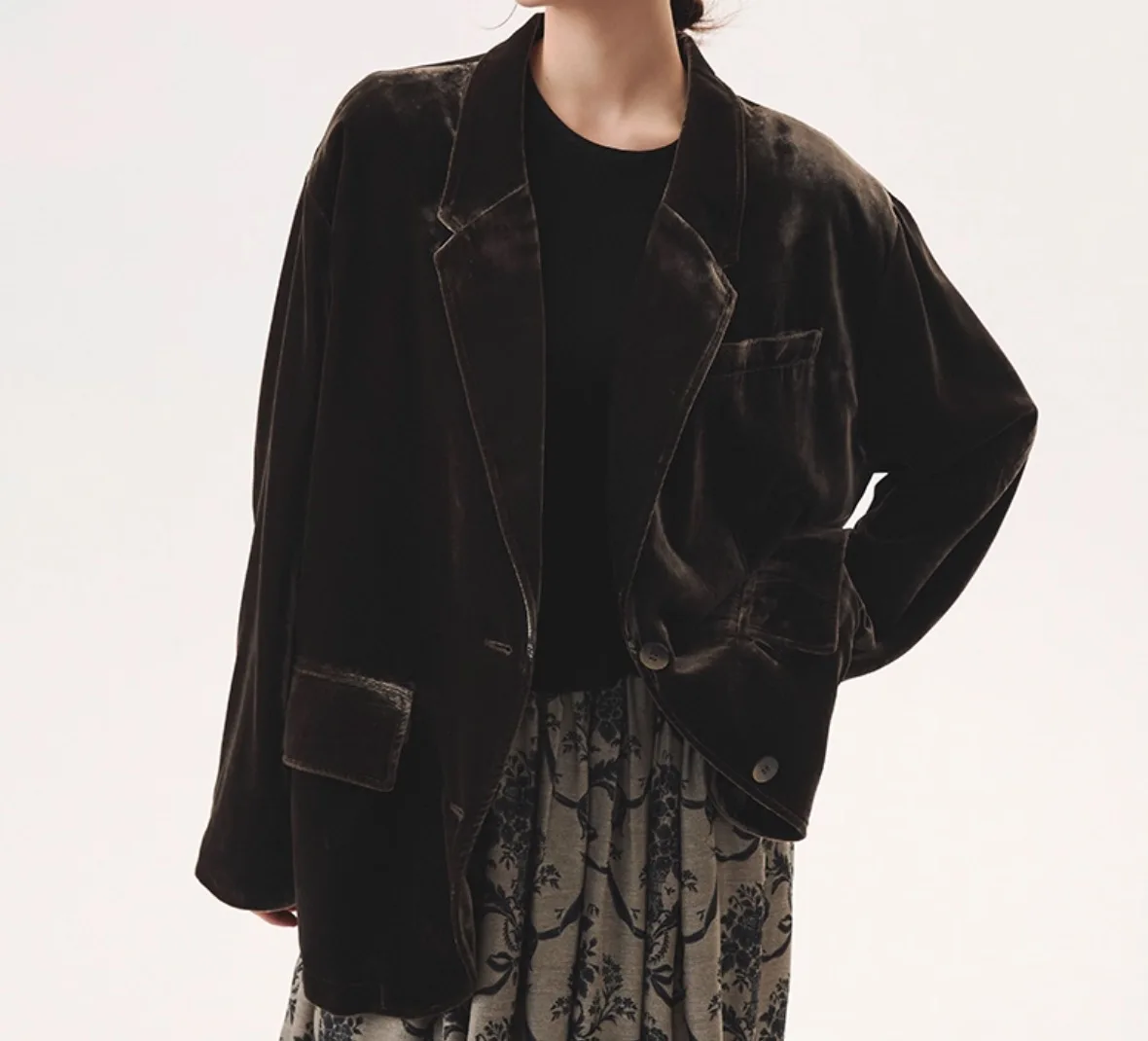 

Бархатный свободный женский пиджак с воротником и глянцевыми двойными карманами, простой повседневный пиджак