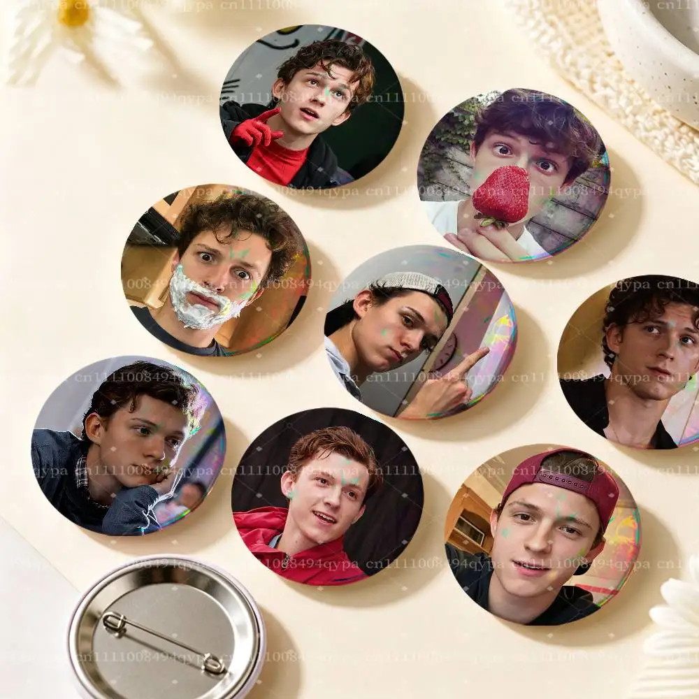 T-Tom Holland Actor Pin Buttons Round Badge for Clothes Bags Hats Pins Accessories Backpacks Tote Bags Outfit Decor