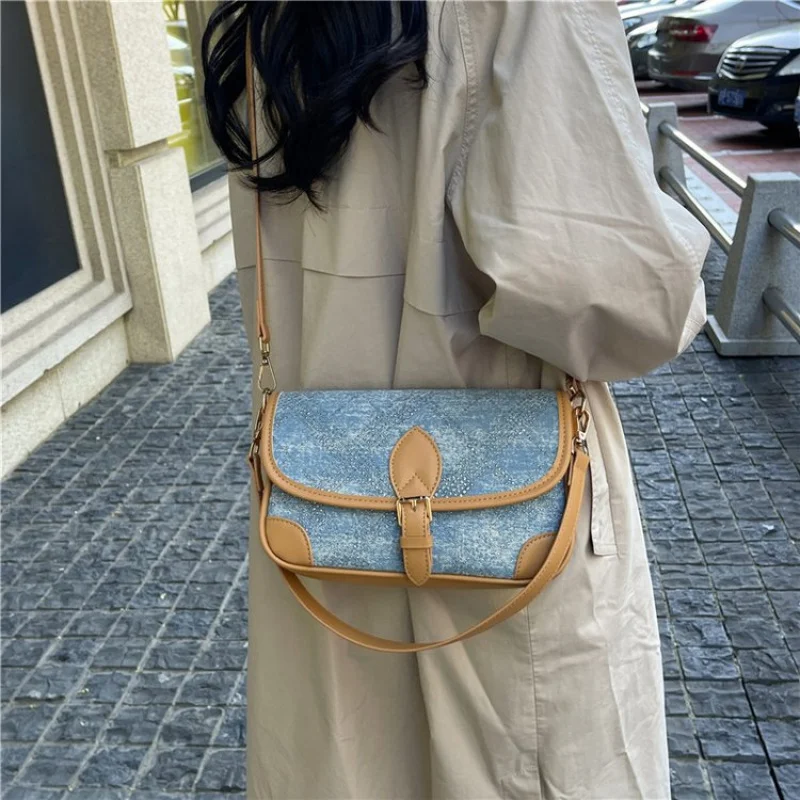 

Fashionable Women's Handbag Made Of Premium Leather Boasting Trendy Casual Paris Daily Style​