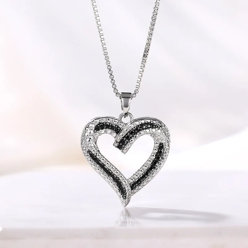 2024 Two Tone Heart Pendant Necklace for Women Special-interested Bridal Wedding  Engagement Party Statement Jewelry