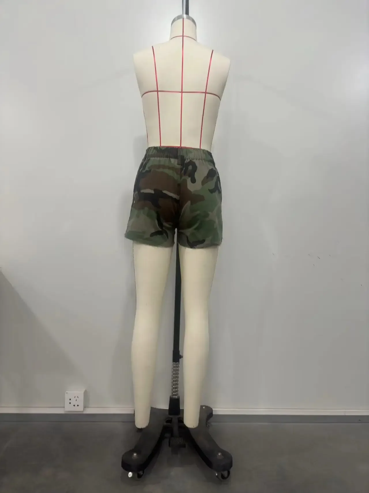 Shorts femininos camuflados estampados, calças justas com bolsos, calças casuais de rua alta, moda verão, 2024