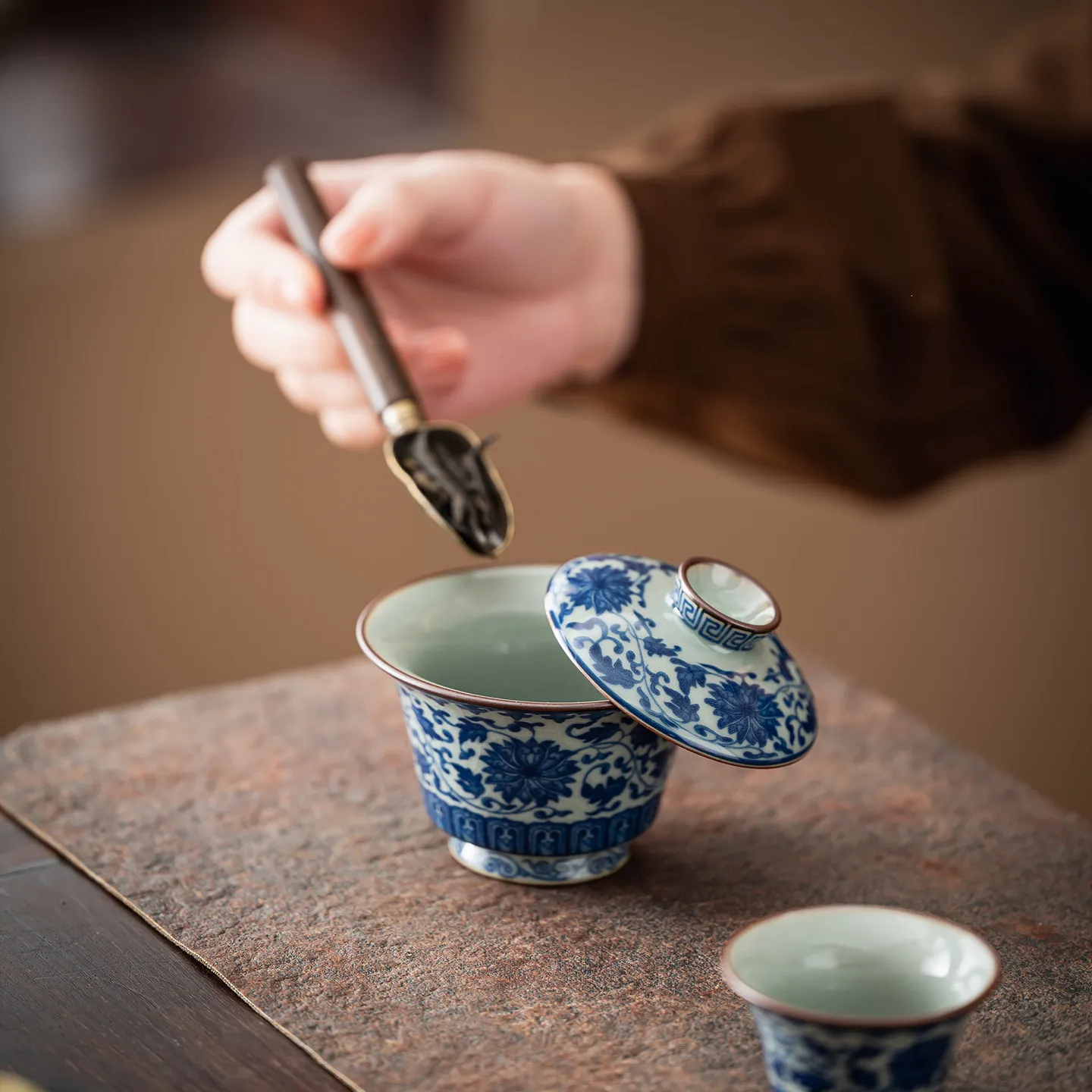 Blue and White Flower Clay Interlock Branch Horseshoe Two Tureen Not Hot Tea Brewing Bowl Household Ceramic Cup Small Size