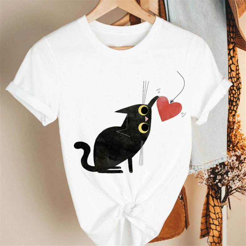 T-shirt con stampa cuore gatto nero manica corta girocollo top casual per abbigliamento da donna estivo e primaverile
