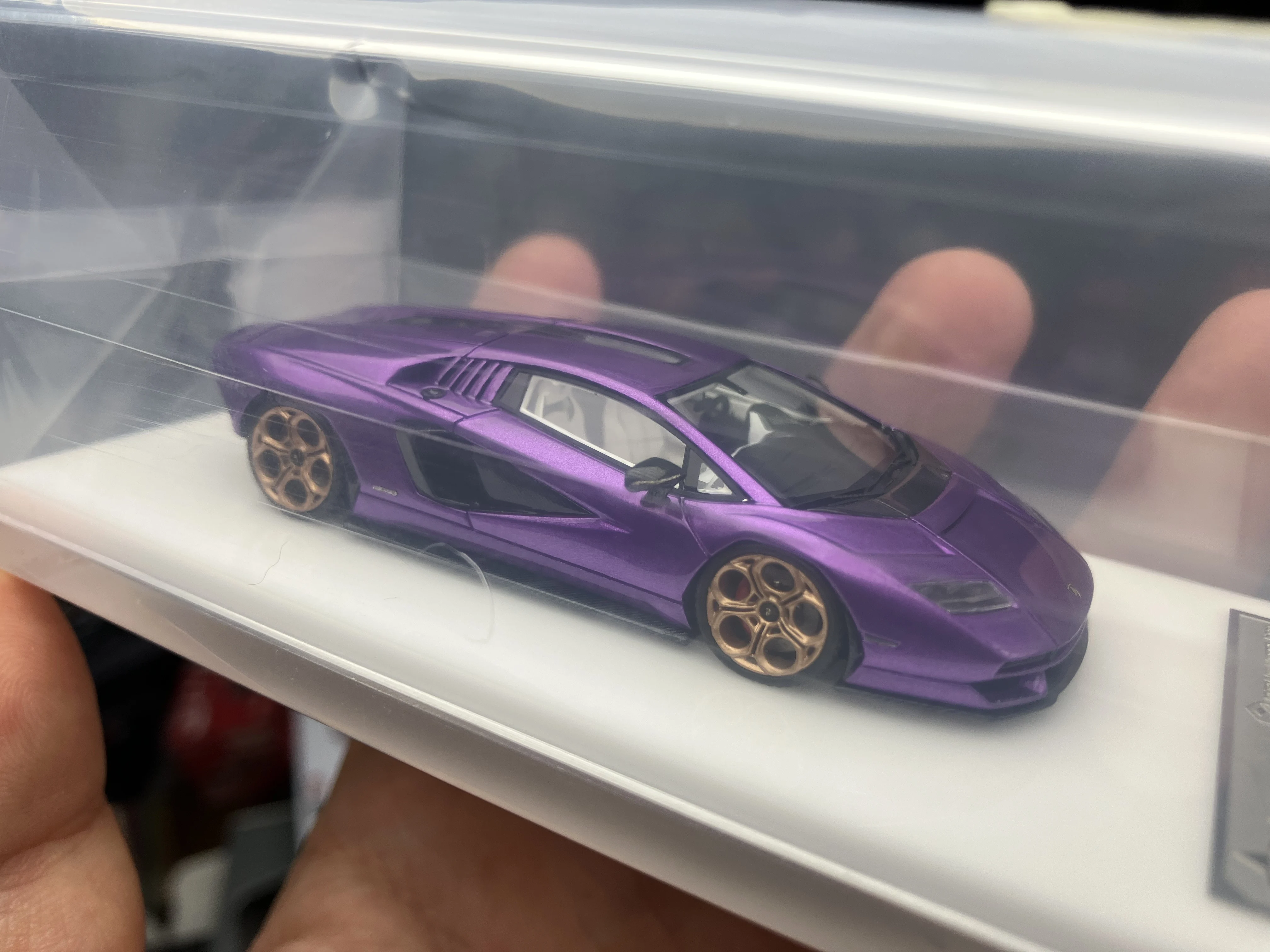 

Модель автомобиля 1:64 Fuelme Countach Lpi 800-4 Resin VIOLA PASIFAE, лимитированная серия