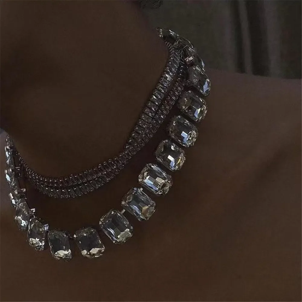 Simple Shiny Square Large Crystal Necklace Ladies Party Ball Fashion White Crystal Lock Bone Chain Jewelry Accessories