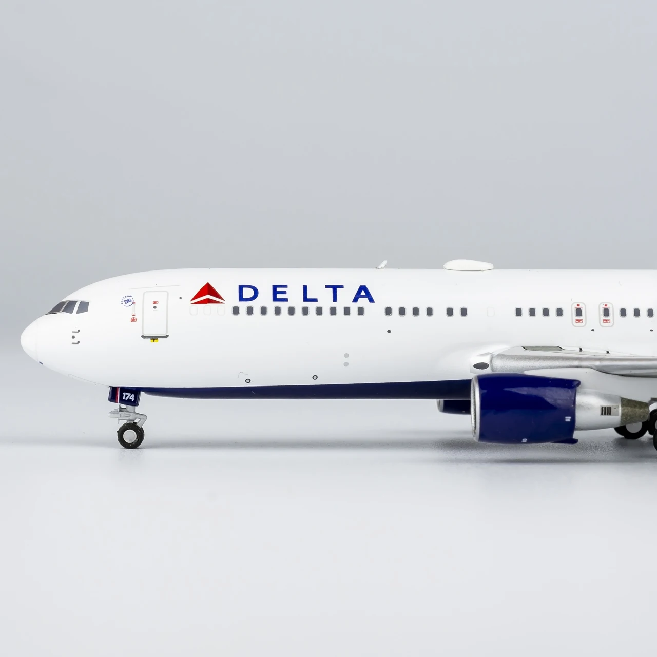 17001 Alloy Collectible Plane Gift NG Model 1:400 Delta Air Lines \