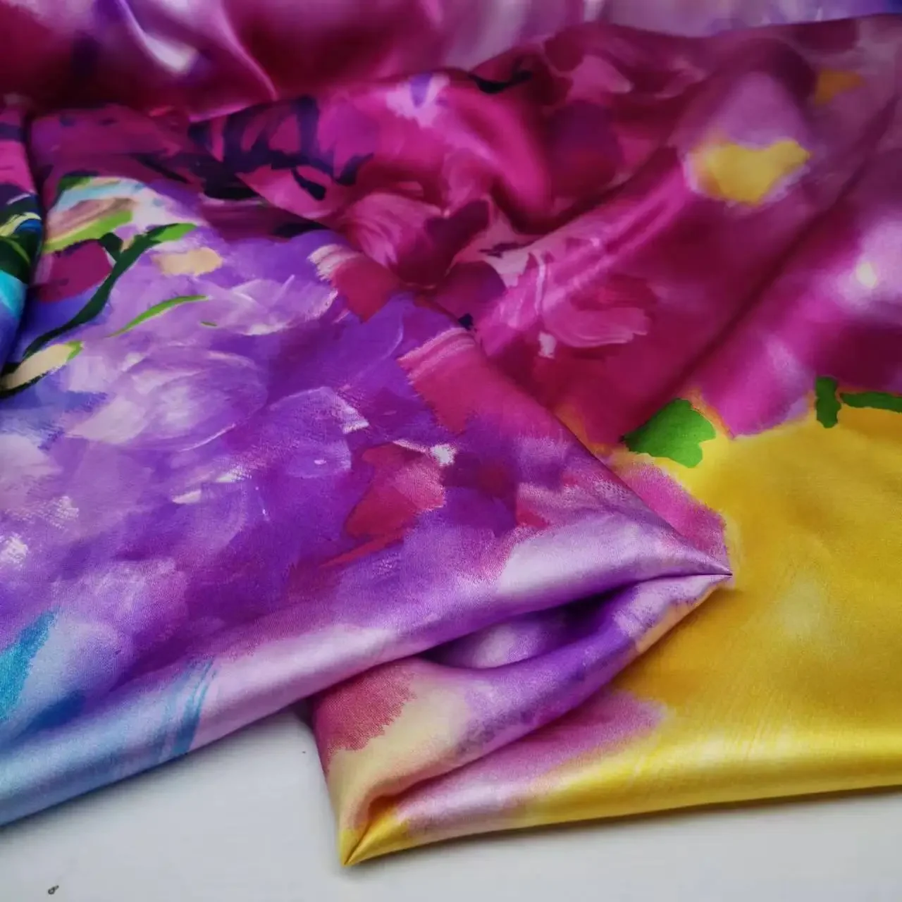 

100% Real Silk 19mm Crepe Charmeuse Fabric Glossy Qualified Breathable Material