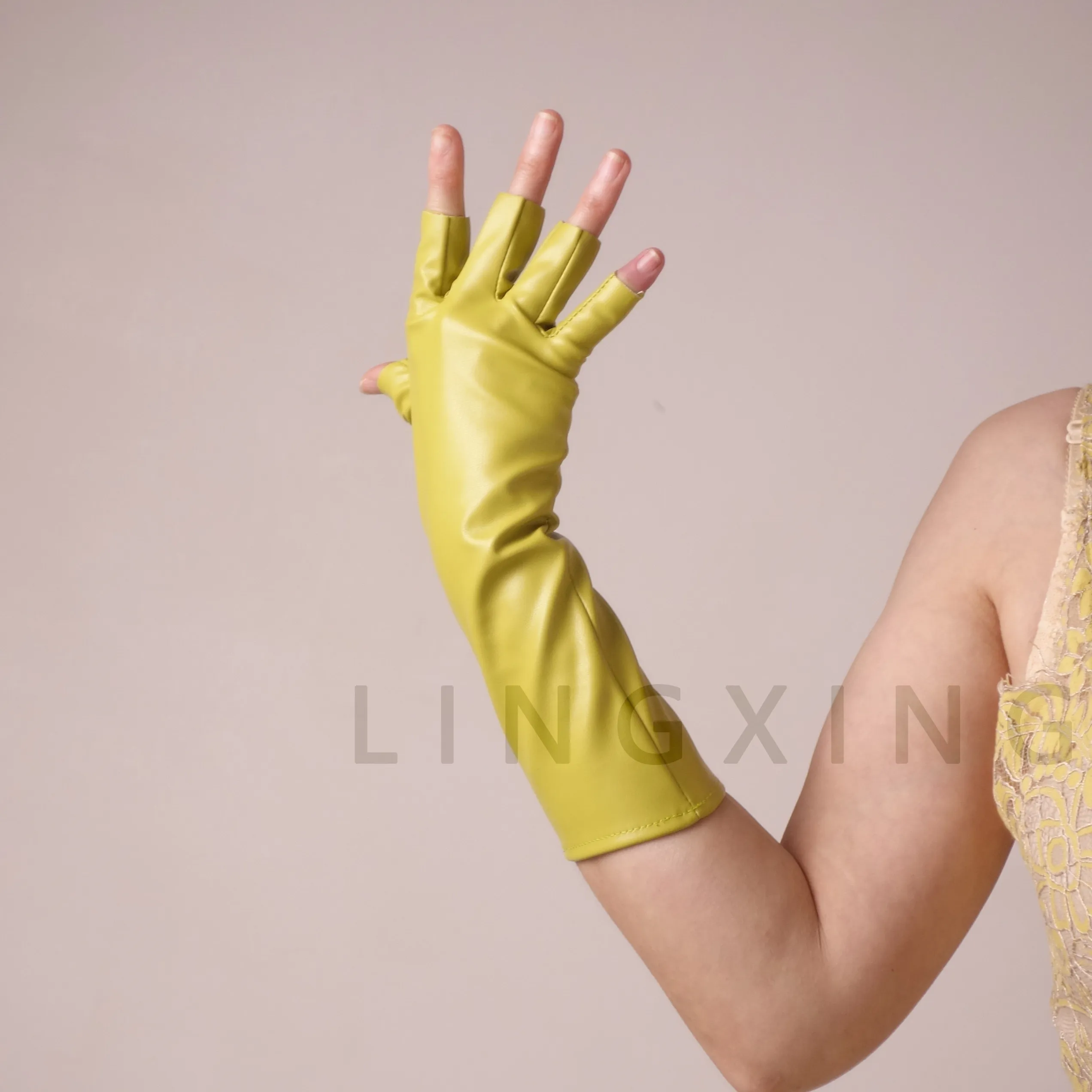 11 Zoll (28 cm) lange fingerlose Handschuhe aus Kunstleder, glänzend, schwarz-silber, halbfingerlos, fingerlose Wärmer, Handgelenkstulpen, Armstulpen, sexy – Detail 29