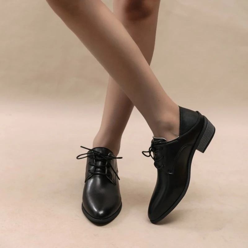 2024 Wiosna/jesień Buty damskie Szpiczaste buty na wysokim obcasie Split Leather Chunky Heel Women Pumps Retro Lace Up Black Shoes for Women