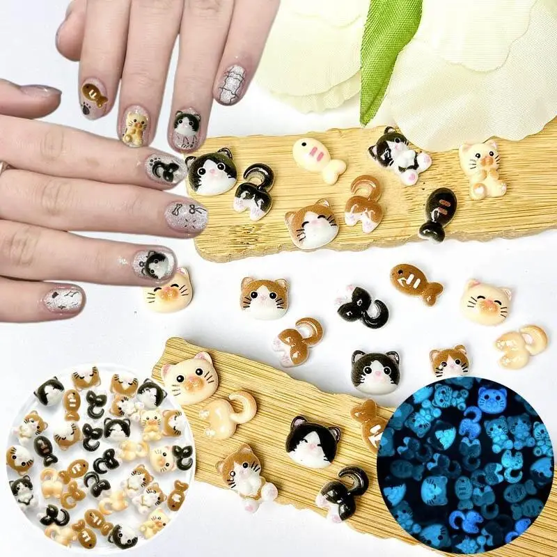 30 pz luminoso kawaii gatto resina pendenti per unghie cartone animato paffuto tre colori piccolo pesce gatto misto decorazioni per unghie manicure fai da te