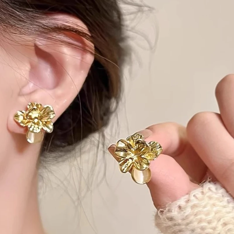 المرأة الفاخرة المتخصصة تصميم الذهبي البتلة الأقراط الفرنسية الرجعية المعادن أوبال قرط صغير زهري للنساء هدايا مجوهرات أنيقة #2