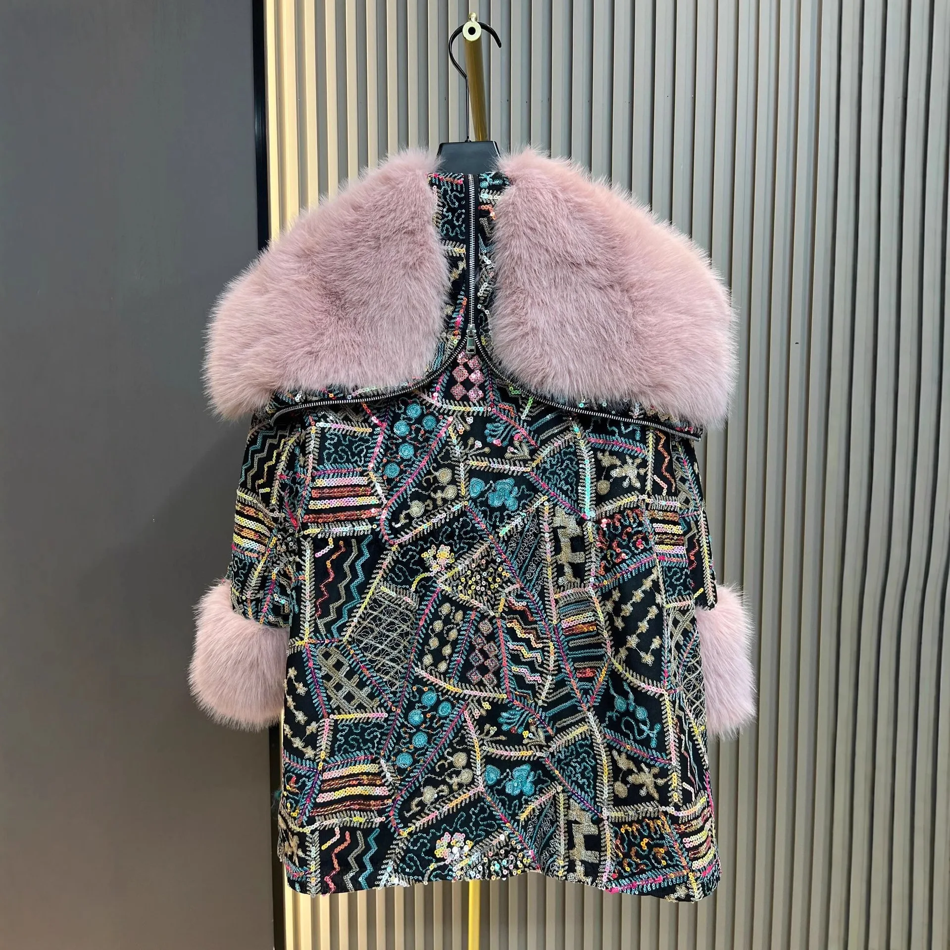 Winter New Fashion Heavy Sequin Imitation Fox Fur Collar Elegant Loose Warm Jacket Women Faux Fur Coat Fluffy Jacket