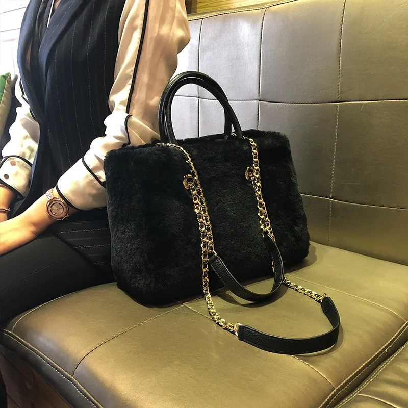 2023 Women\'s Fashion Fur Bag Luxury Wool Fur Tote Bag Large Capacity With Chain Can Be Crossbody Soft Fur Bag