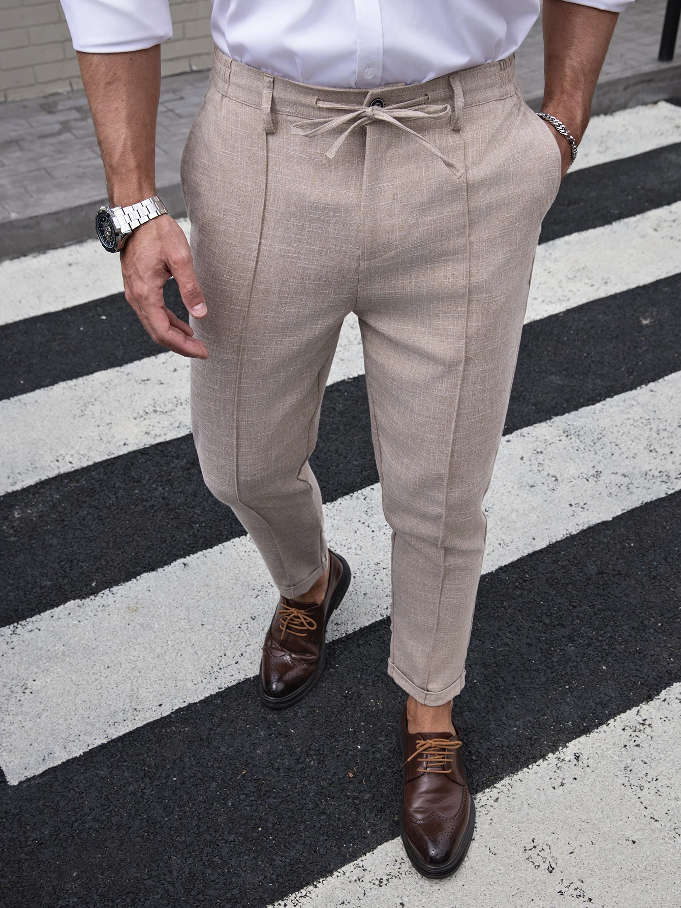Men Beige Linen‑Look Drawstring Waist Dress Pants, Center Seam Pleat Cuffed Cropped Ankle‑Length Business Casual TaperedTrousers