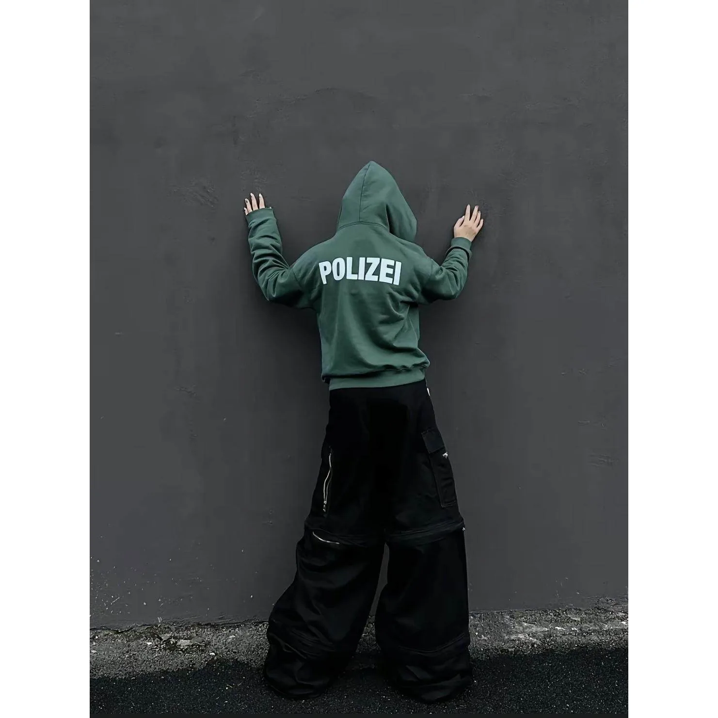 VTM Green Polizei Zip-Hoodie von Demna