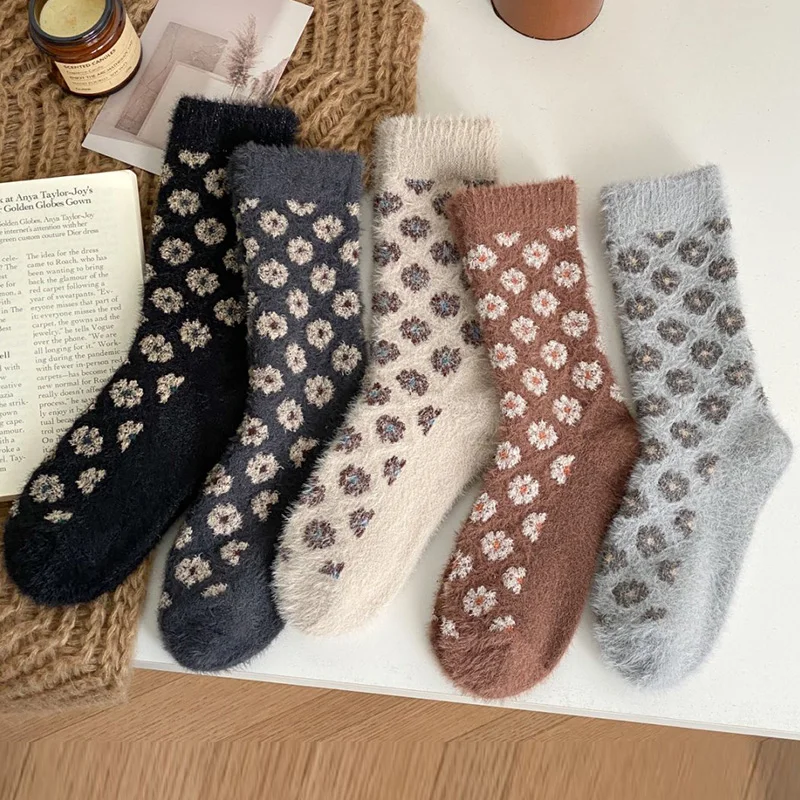 

5 Pair/Lot Thick Warm Women Wool Socks Set Cute Printting Casual Floor-Length Snow Boots Fashion Winter Long Woolen Woman Socks